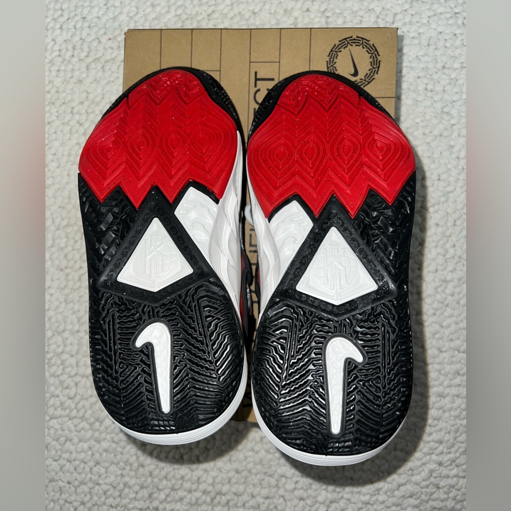 Kyrie 8 Go - Picture 7 of 8